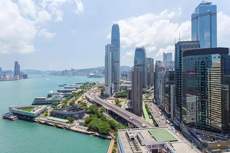 香港一幢大楼每年租金收入超过40亿，顶层设有40多个万达广场，背后由两个豪门掌控-拉米渔_福缘论坛优质付费教程和创业项目大全